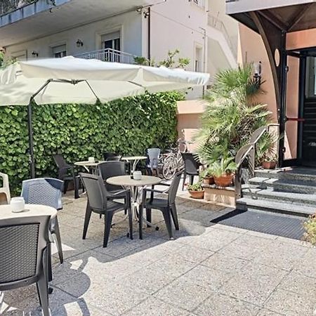 Hotel Iride Suite & Breakfast- Ideale Per Famiglie E Coppie Riccione Bagian luar foto