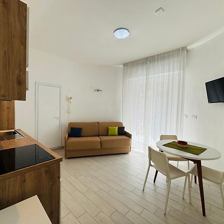 Hotel Iride Suite & Breakfast- Ideale Per Famiglie E Coppie Riccione Bagian luar foto