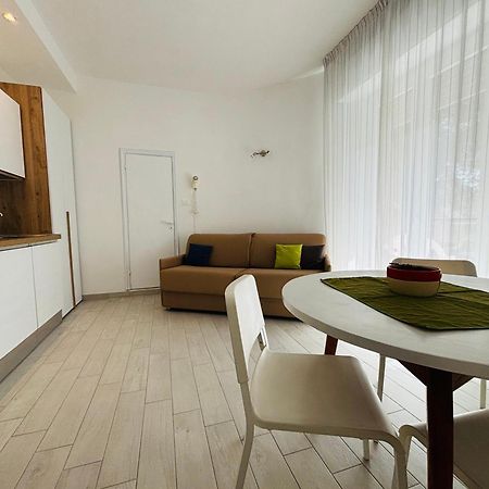 Hotel Iride Suite & Breakfast- Ideale Per Famiglie E Coppie Riccione Bagian luar foto