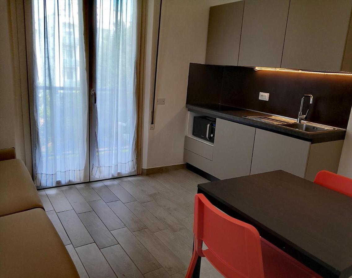 Hotel Iride Suite & Breakfast- Ideale Per Famiglie E Coppie Riccione Bagian luar foto