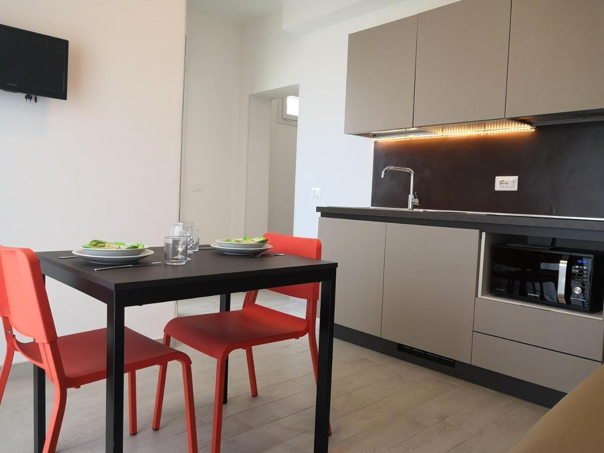 Hotel Iride Suite & Breakfast- Ideale Per Famiglie E Coppie Riccione Bagian luar foto