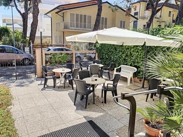 Hotel Iride Suite & Breakfast- Ideale Per Famiglie E Coppie Riccione Bagian luar foto