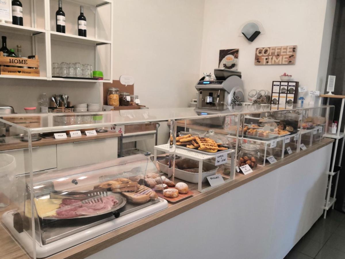 Hotel Iride Suite & Breakfast- Ideale Per Famiglie E Coppie Riccione Bagian luar foto