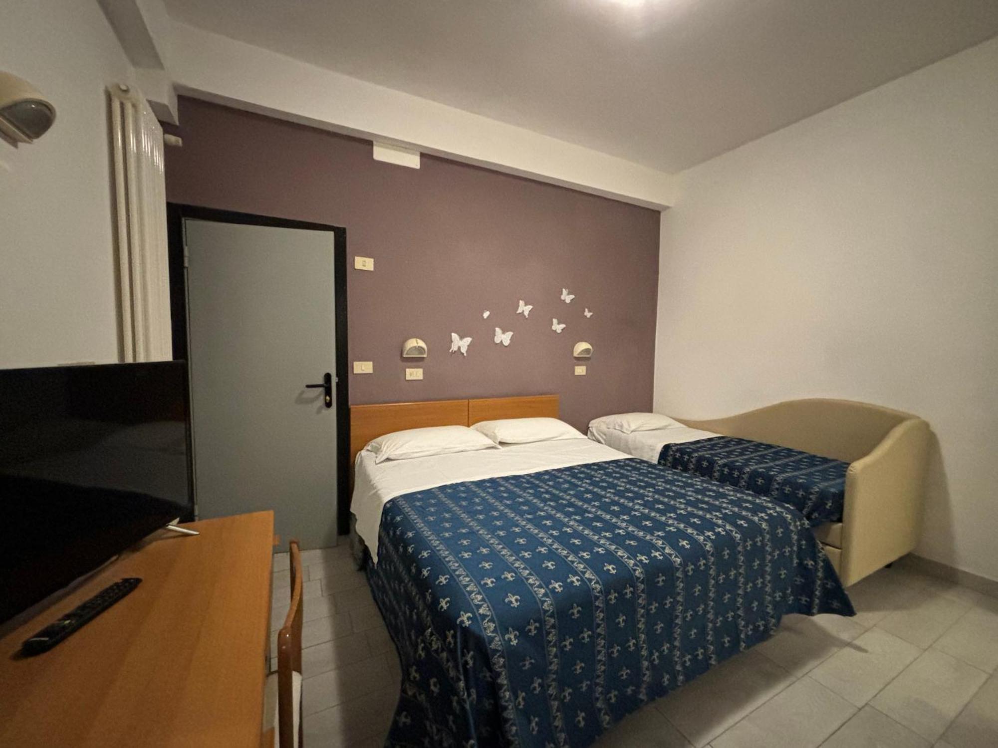 Hotel Iride Suite & Breakfast- Ideale Per Famiglie E Coppie Riccione Bagian luar foto