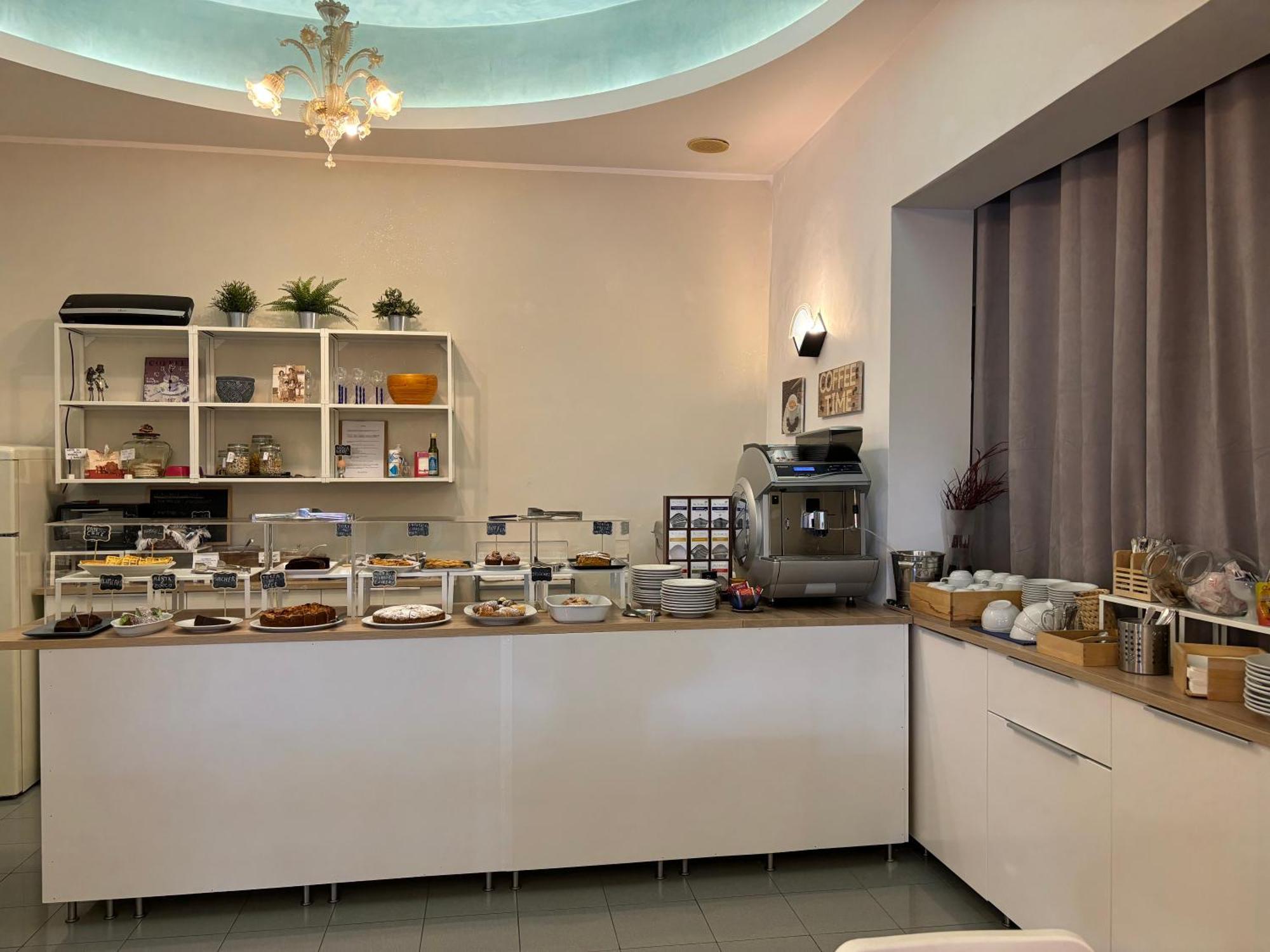 Hotel Iride Suite & Breakfast- Ideale Per Famiglie E Coppie Riccione Bagian luar foto