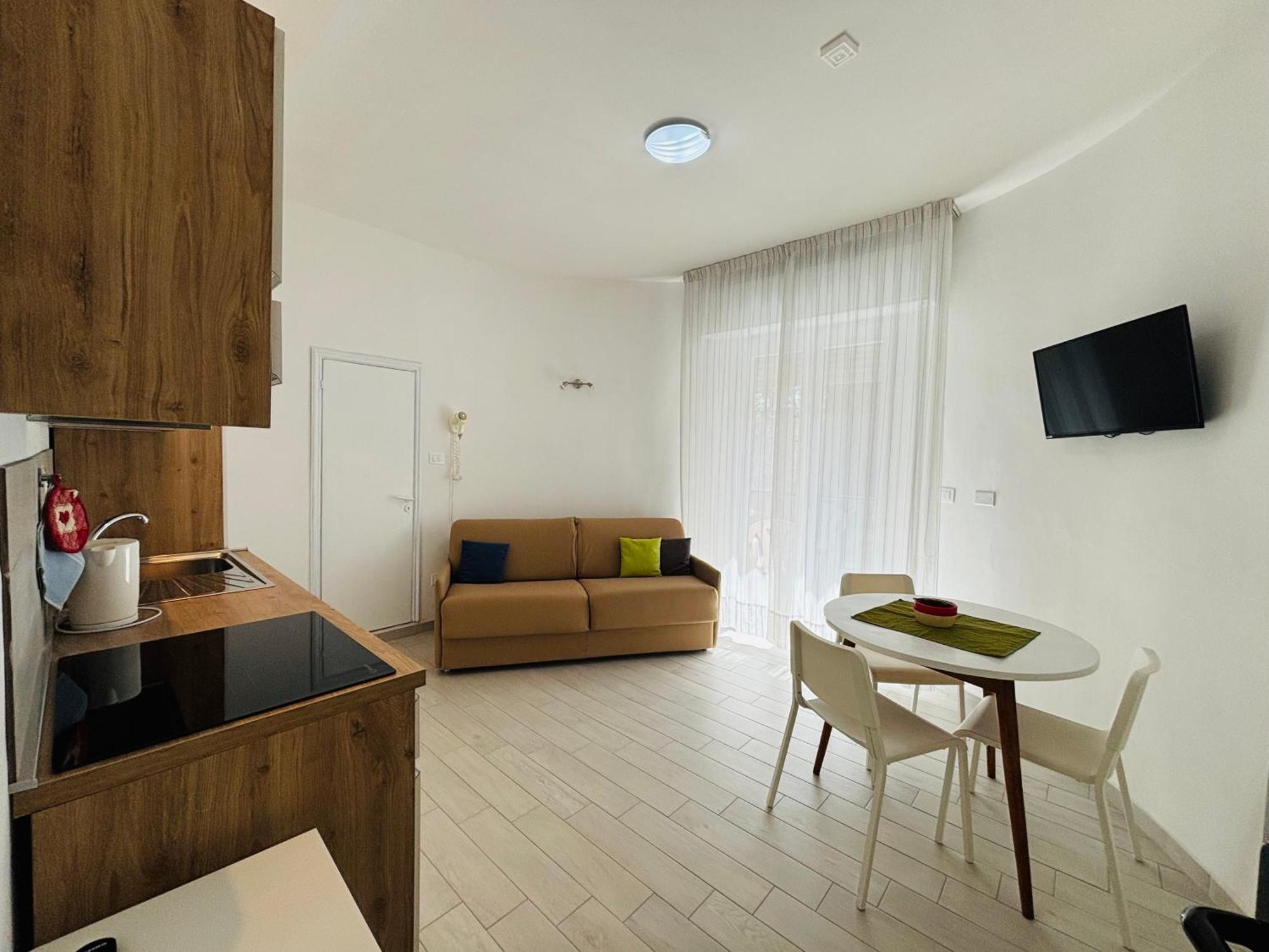 Hotel Iride Suite & Breakfast- Ideale Per Famiglie E Coppie Riccione Bagian luar foto