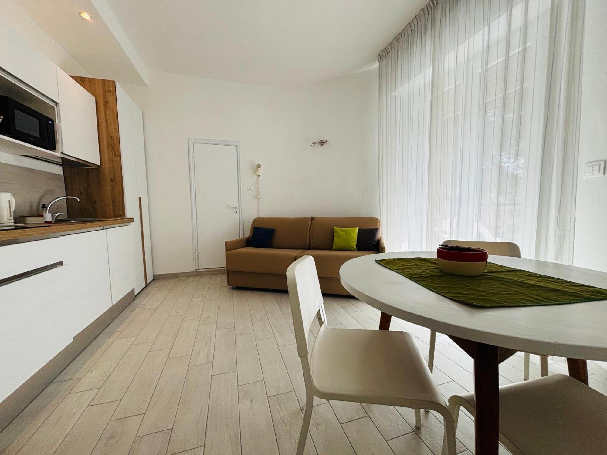 Hotel Iride Suite & Breakfast- Ideale Per Famiglie E Coppie Riccione Bagian luar foto